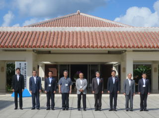 九州地方知事会議に先立ち記念写真に収まる各県知事